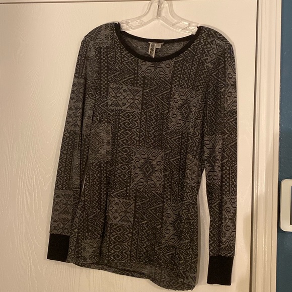 BKE fitted long sleeve top size Large - Picture 1 of 5